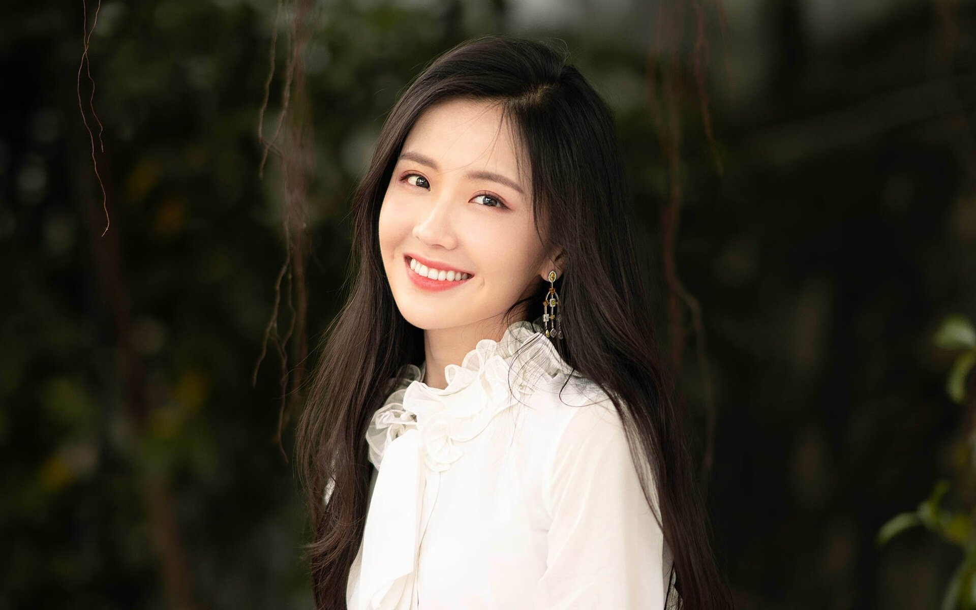 在一次关键比赛里，他用连续的抢断和抢篮板，带领球队取得“逆转”胜利！